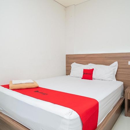 Reddoorz Plus @ Jalan Pemuda Timur Bojonegoro Exterior photo