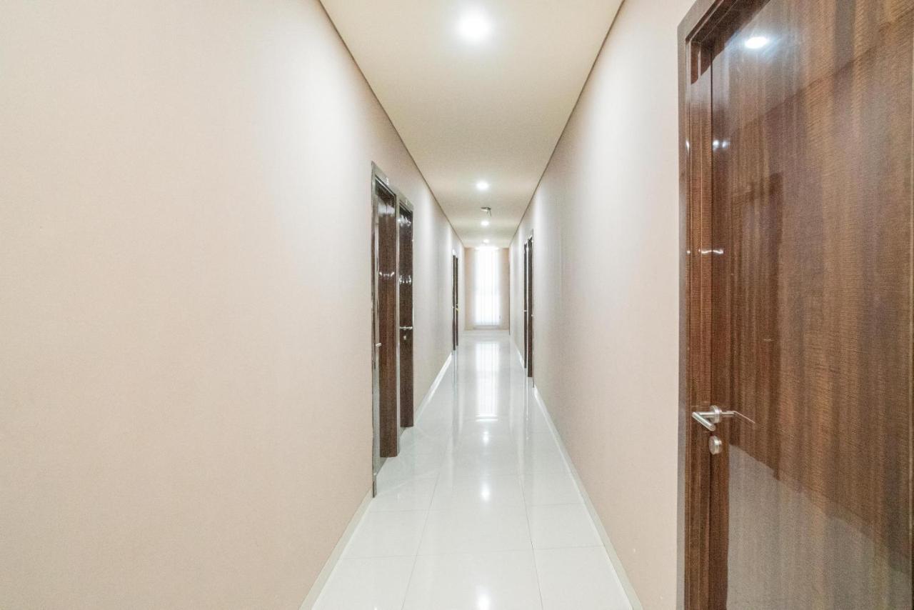 Reddoorz Plus @ Jalan Pemuda Timur Bojonegoro Exterior photo