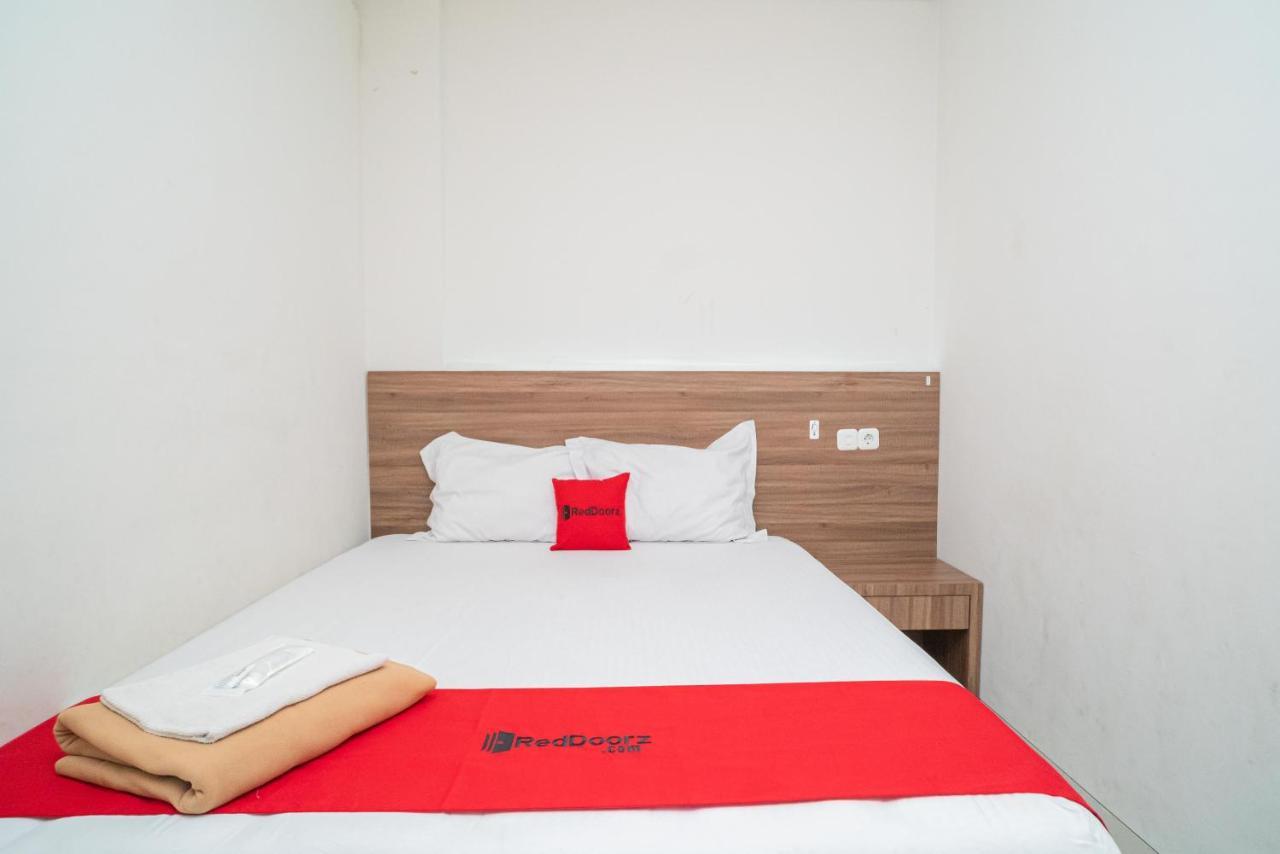 Reddoorz Plus @ Jalan Pemuda Timur Bojonegoro Exterior photo